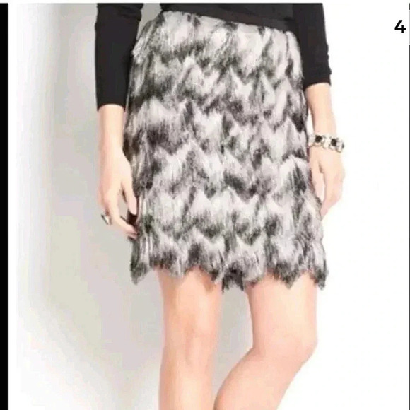 BRAND NEW EXPRESS BEAUTIFUL OMBRE FRINGE SKIRT WOMEN'S SIZE 12 - Picture 1 of 13